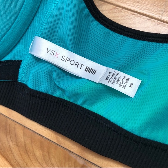 Victoria Secret zip sports bra 36D - Picture 6 of 6